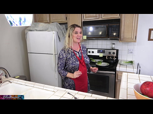 ❤️ A madrasta a ordenhá-lo na cozinha antes do seu encontro ❤️ Sexo superior em pt.porn-impact.ru
